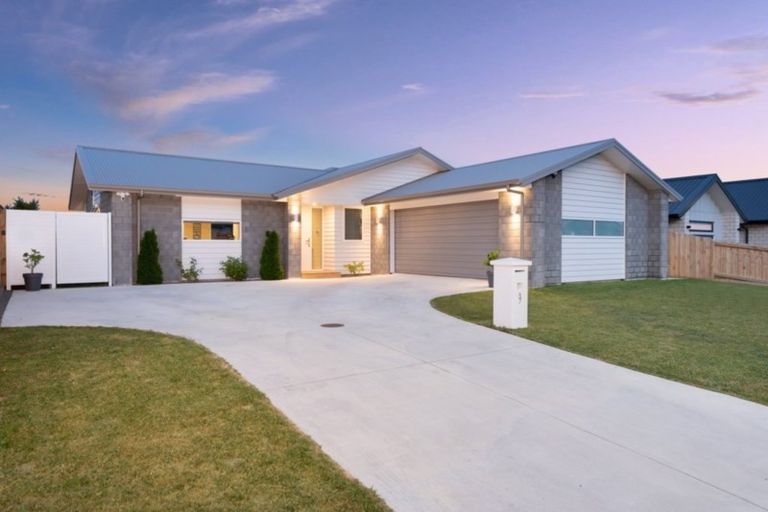 Photo of property in 9 Rotomanu Place, Pyes Pa, Tauranga, 3112