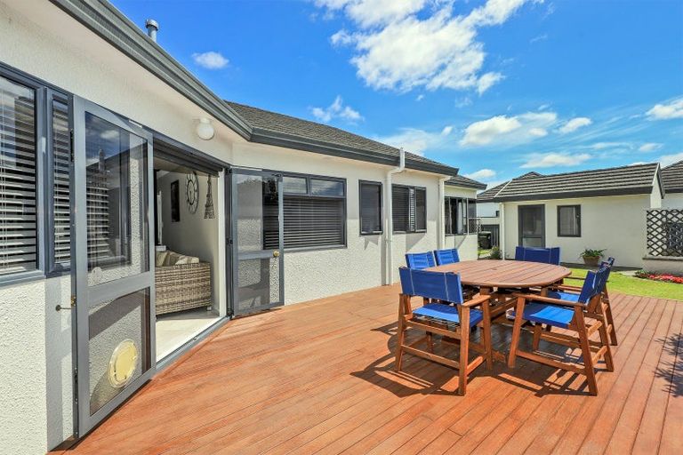 Photo of property in 12 Knightsbridge Place, Taradale, Napier, 4112