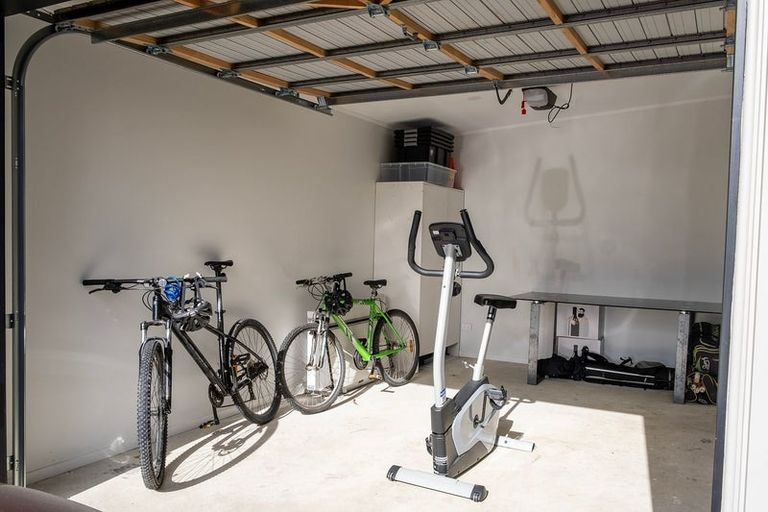 Photo of property in 1/90 Gloria Avenue, Te Atatu Peninsula, Auckland, 0610