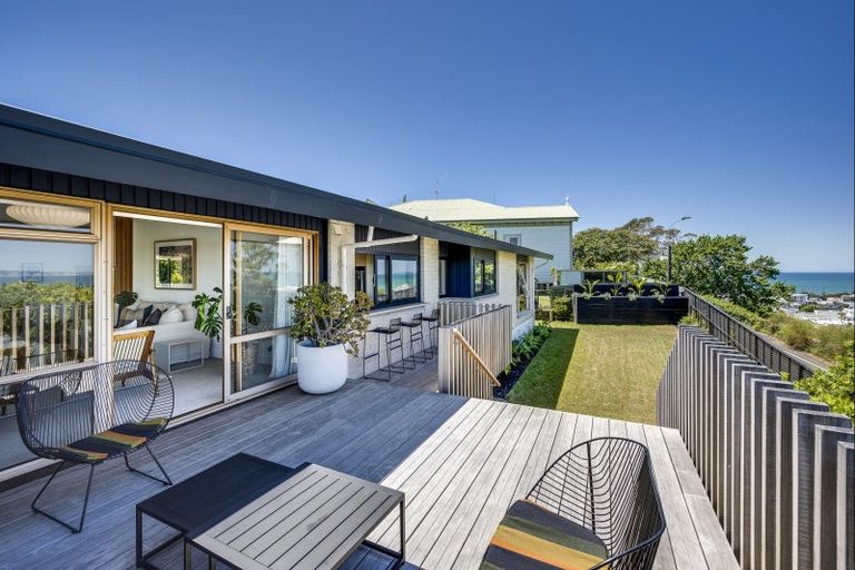 Photo of property in 2 Colenso Avenue, Hospital Hill, Napier, 4110