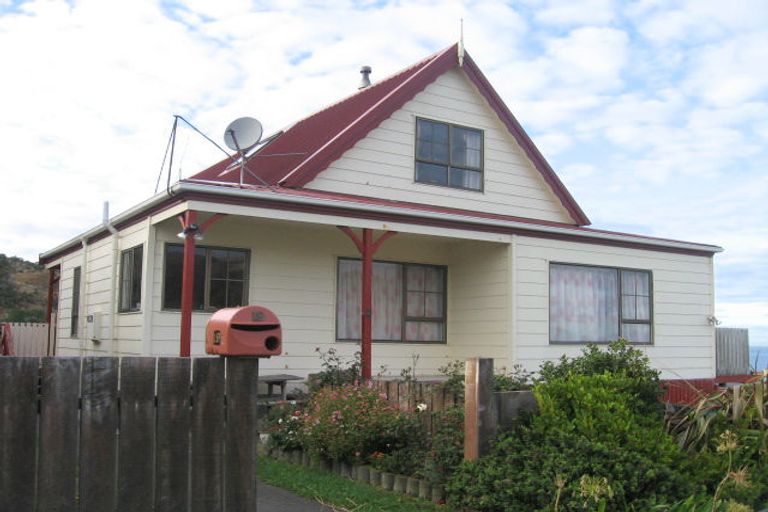 Photo of property in 19 Welland Place, Island Bay, Wellington, 6023