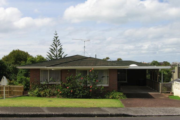 Photo of property in 1/4 Cloverley Crescent, Campbells Bay, Auckland, 0630