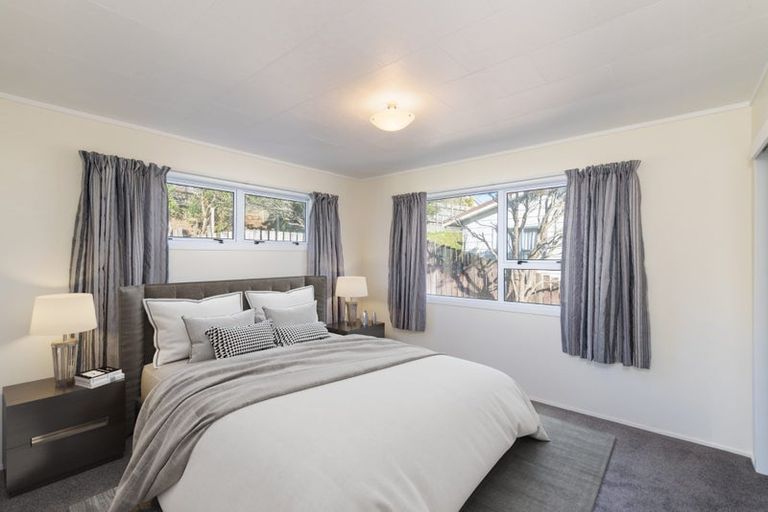 Photo of property in 74 Horokiwi Road West, Newlands, Wellington, 6037