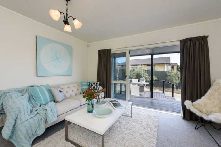 Photo of property in 32 Rutherford Drive, Waikanae Beach, Waikanae, 5036