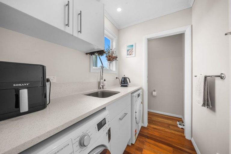 Photo of property in 73 Jellicoe Street, Martinborough, 5711