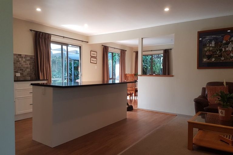 Photo of property in 3 Marendellas Drive, Bucklands Beach, Auckland, 2014