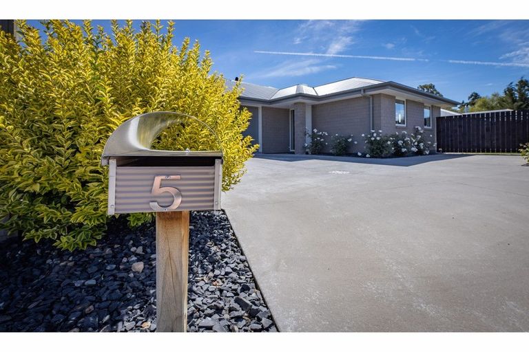 Photo of property in 5 Kereru Close, Oxford, 7430