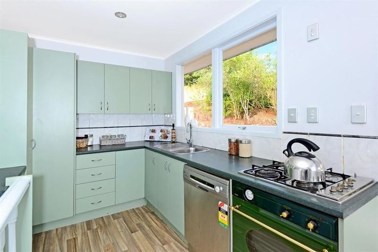 Photo of property in 120 Sunset Road, Unsworth Heights, Auckland, 0632