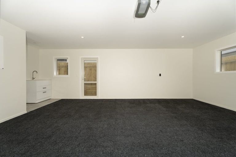 Photo of property in 1 Pine Hill Rise, Glenside, Wellington, 6037