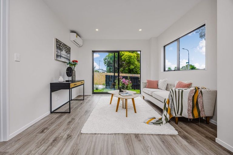 Photo of property in 13a John Walker Drive, Manurewa, Auckland, 2102