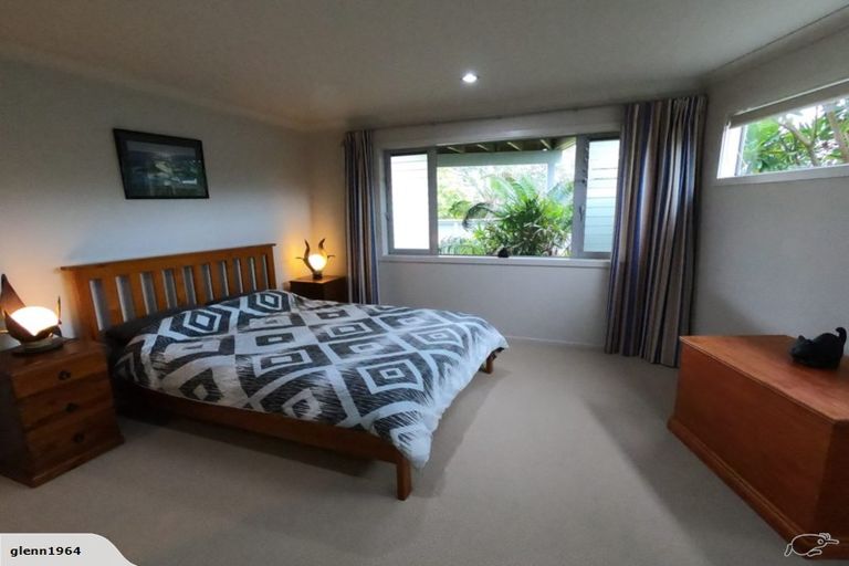 Photo of property in 15 Miami Place, One Tree Point, 0118