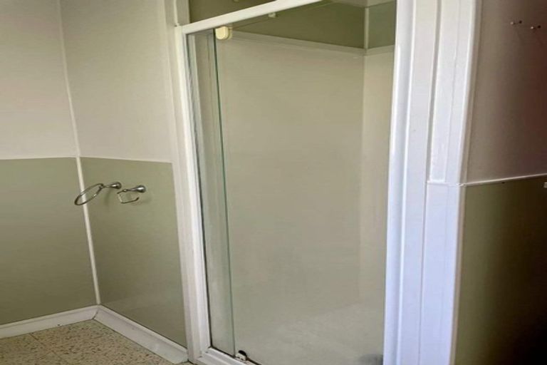 Photo of property in 28 Nutsey Avenue, Northcote, Auckland, 0627