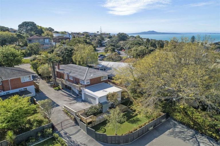 Photo of property in 2/526 Beach Road, Murrays Bay, Auckland, 0630