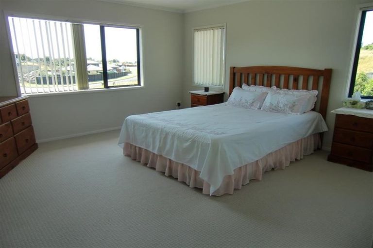 Photo of property in 15 Heta Road, Highlands Park, New Plymouth, 4312