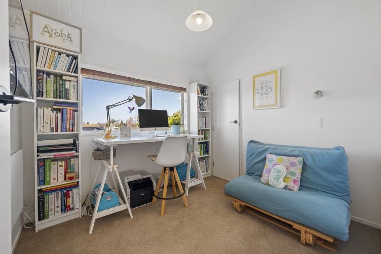 Photo of property in 3 Moana Place, Taradale, Napier, 4112