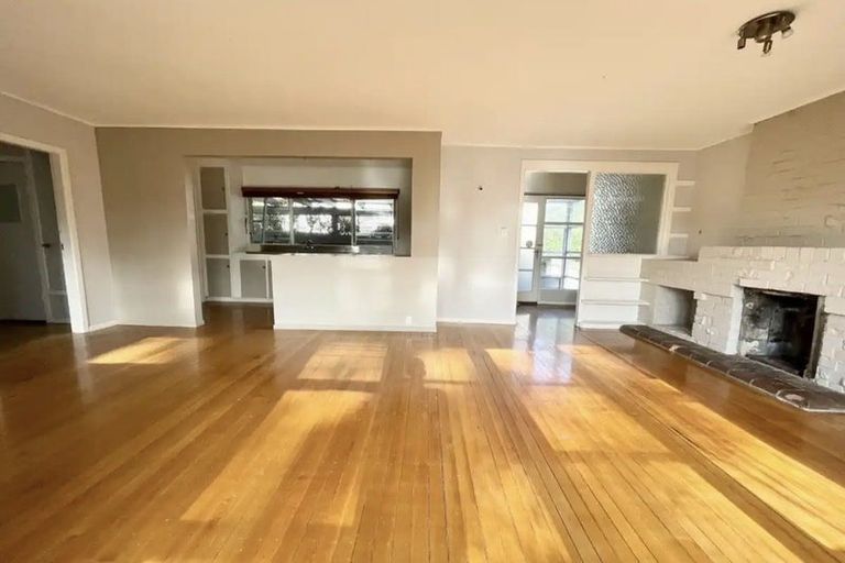 Photo of property in 19 Golf Road, New Lynn, Auckland, 0600