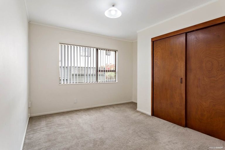 Photo of property in 54 Edgeworth Road, Glenfield, Auckland, 0629