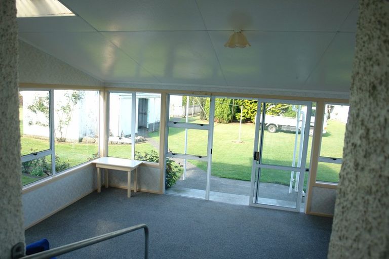 Photo of property in 28 Hussey Street, Waverley, 4510