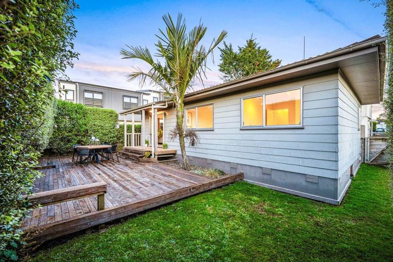 Photo of property in 2/56 Waipani Road, Te Atatu Peninsula, Auckland, 0610