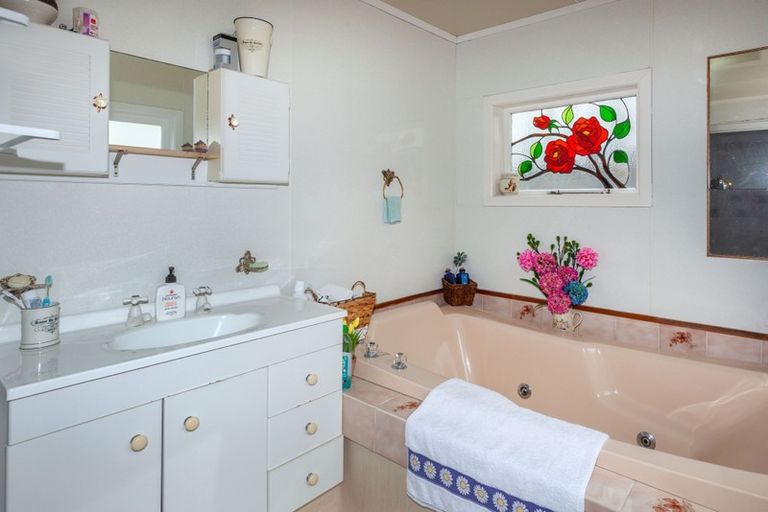 Photo of property in 102 Karaka Road, Thames, 3500