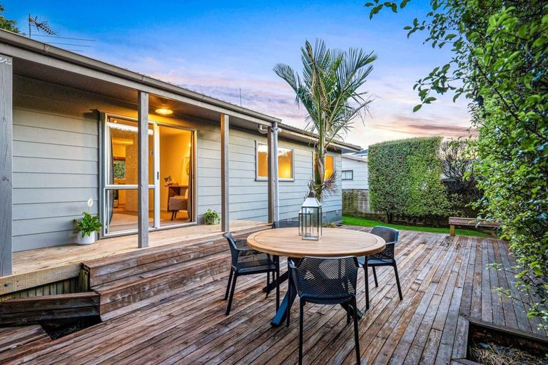 Photo of property in 2/56 Waipani Road, Te Atatu Peninsula, Auckland, 0610