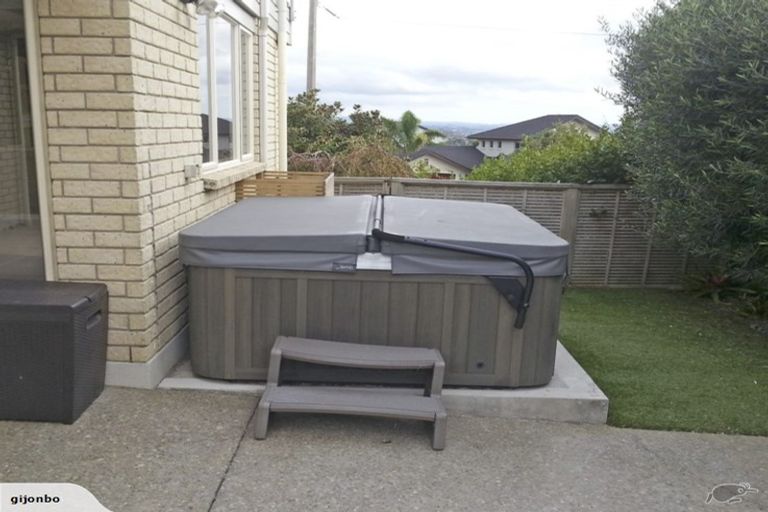 Photo of property in 57 Kittiwake Drive, Schnapper Rock, Auckland, 0632