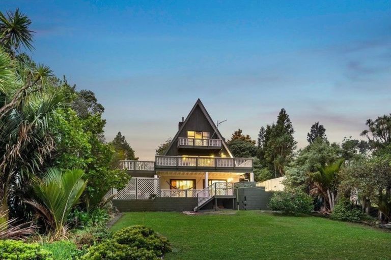 Photo of property in 4 Puketaha Road, Swanson, Auckland, 0816