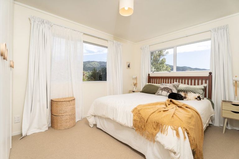 Photo of property in 3a Roberts Street, Tawa, Wellington, 5028