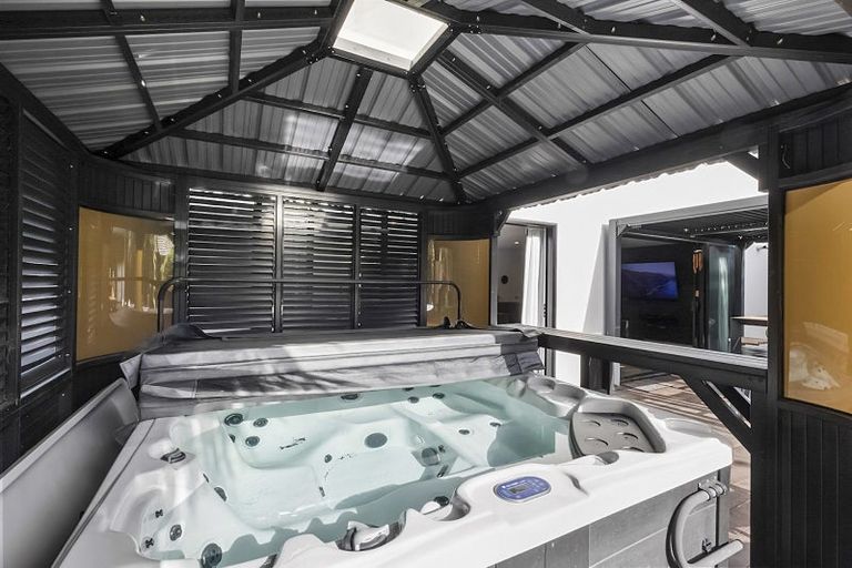 Photo of property in 32a Aubrey Street, New Plymouth, 4310