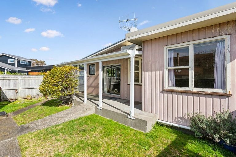 Photo of property in 13 Bahama Crescent, Paraparaumu Beach, Paraparaumu, 5032