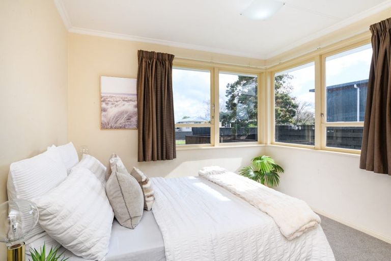 Photo of property in 5 Acacia Street, Kelvin Grove, Palmerston North, 4414