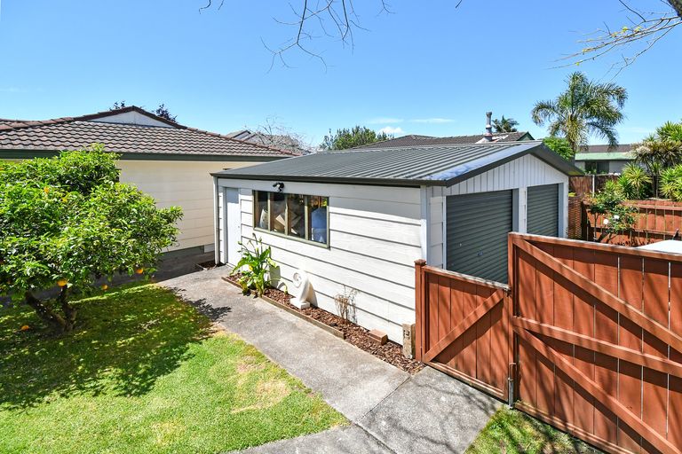 Photo of property in 15 Oakmont Place, Wattle Downs, Auckland, 2103