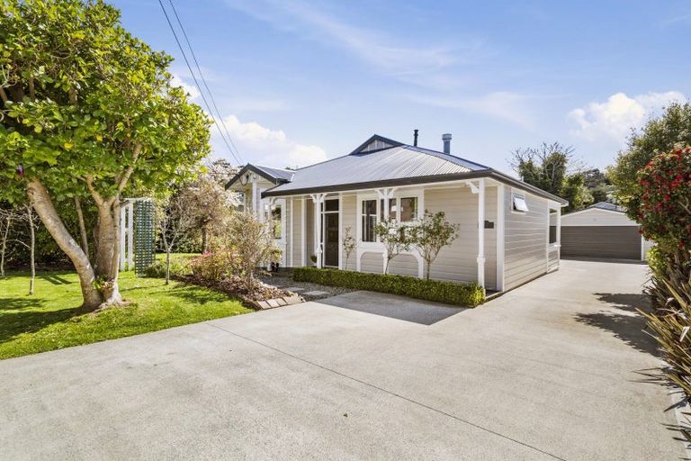 Photo of property in 32 Frankmoore Avenue, Johnsonville, Wellington, 6037