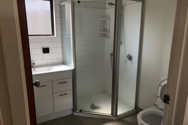 Photo of property in 37a Huka Road, Birkenhead, Auckland, 0626