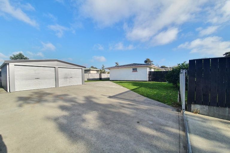 Photo of property in 24 Motuoapa Place, Kelvin Grove, Palmerston North, 4414