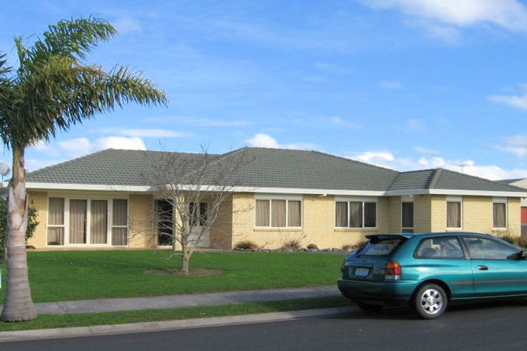 Photo of property in 66 Kath Hopper Drive, Orewa, 0931