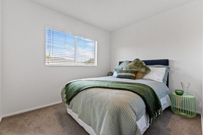 Photo of property in 1/104a Beach Road, Castor Bay, Auckland, 0620