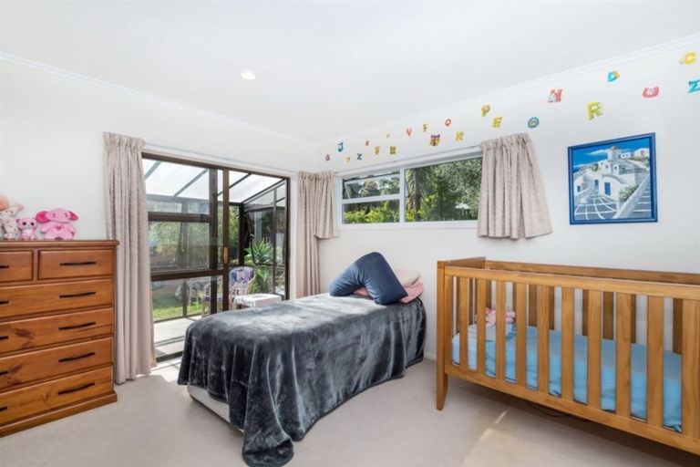 Photo of property in 33 Mayfair Crescent, Mairangi Bay, Auckland, 0630