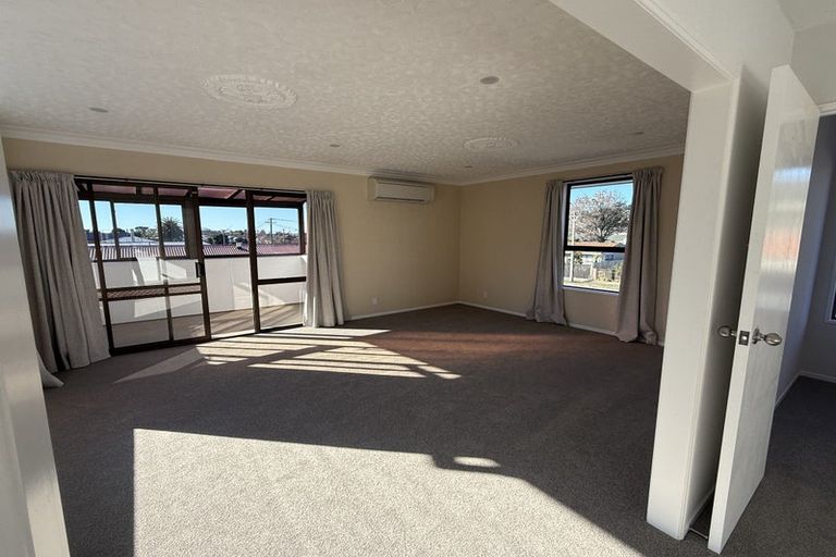 Photo of property in 20 Taupata Street, Redcliffs, Christchurch, 8081