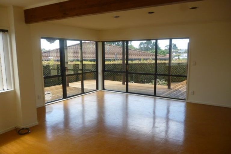 Photo of property in 1/30 Mark Edward Drive, Half Moon Bay, Auckland, 2012