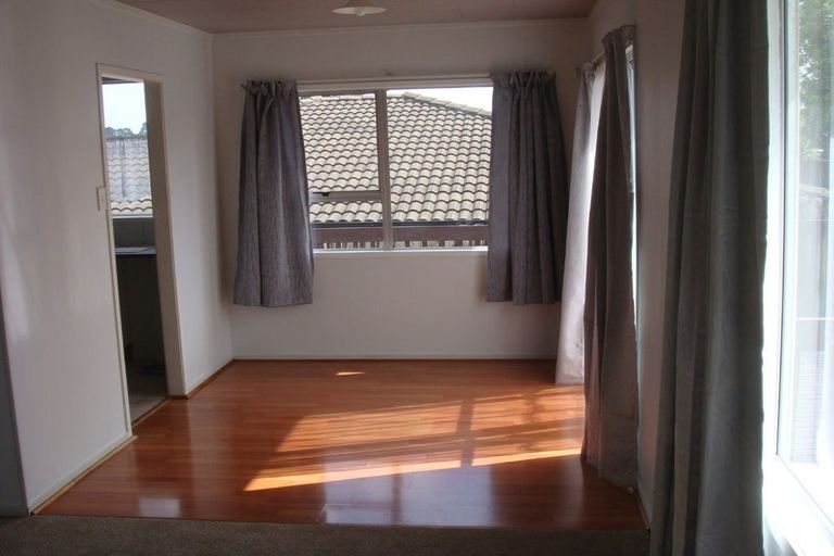 Photo of property in 7 Tudor Road, Henderson, Auckland, 0610