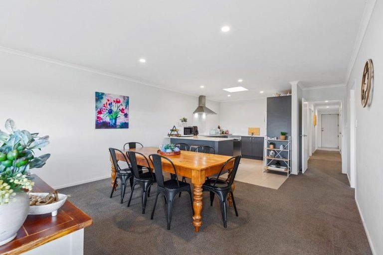 Photo of property in 8 Naeo Close, Papamoa Beach, Papamoa, 3118