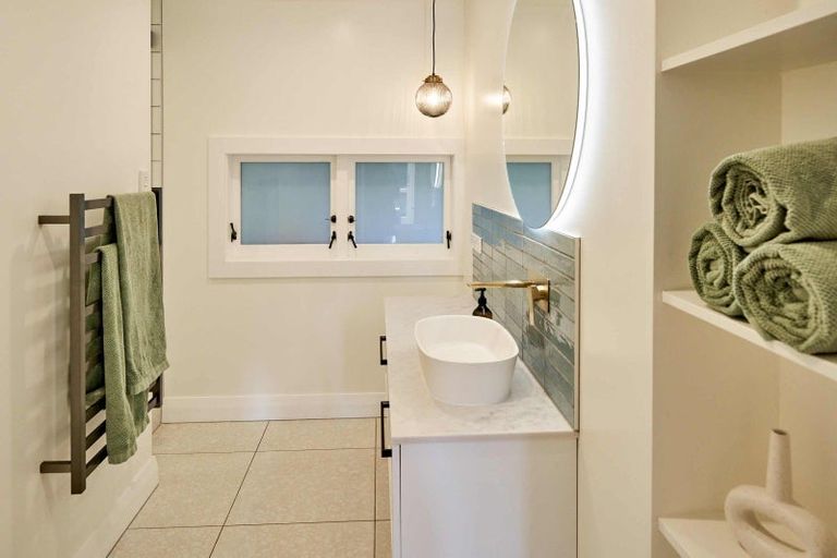 Photo of property in 89 Paremata Road, Paremata, Porirua, 5024