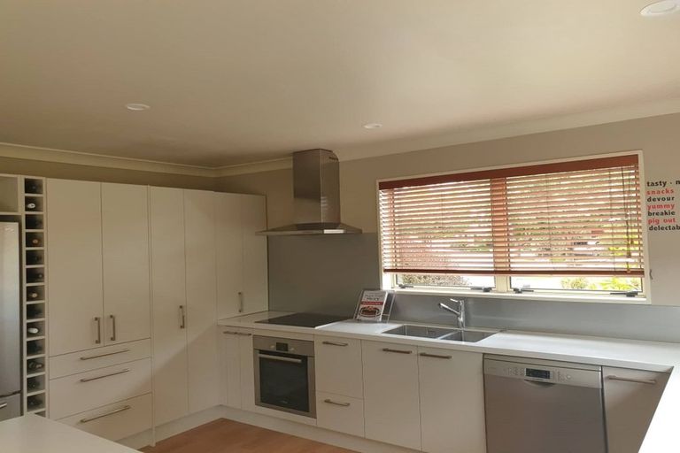 Photo of property in 15 Dinglebay Place, Casebrook, Christchurch, 8051