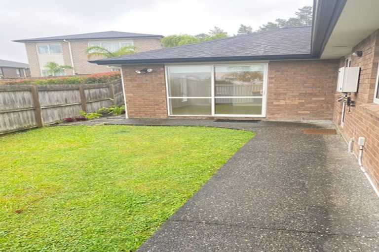Photo of property in 40 Corricvale Way, Northcross, Auckland, 0630