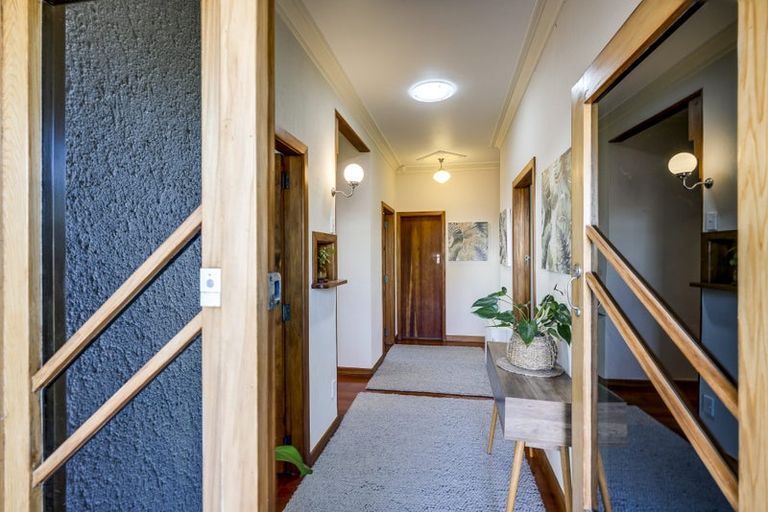 Photo of property in 61 Napier Terrace, Hospital Hill, Napier, 4110