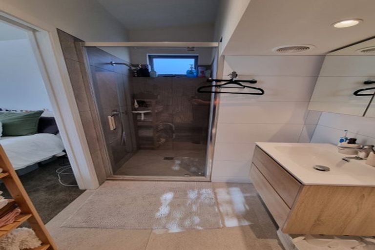 Photo of property in 2/105 Onewa Road, Northcote, Auckland, 0627