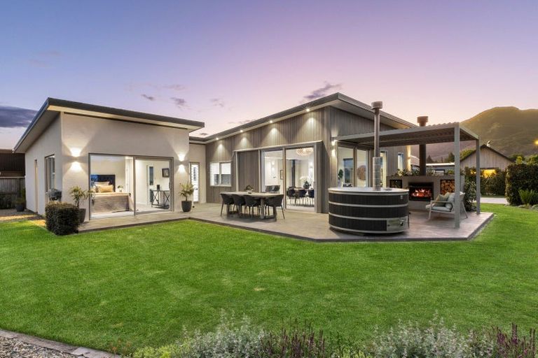 Photo of property in 10 Teal Place, Lake Hawea, Wanaka, 9382