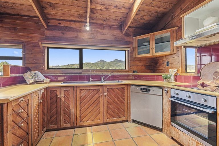 Photo of property in 12 Kaitake Place, Oakura, 4314