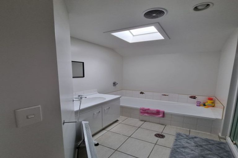 Photo of property in 8/36 John Jennings Drive, Oteha, Auckland, 0632